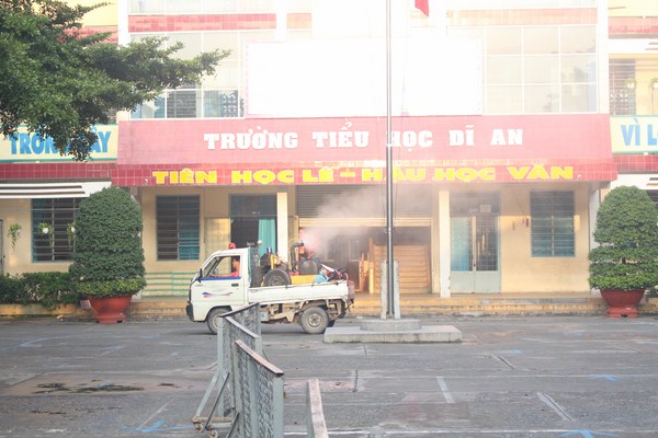 phun thuoc.JPG