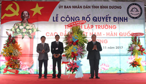Tin tức sự kiện - Công bố quyết định thành lập trường Cao đẳng... Tin tức sự kiện - Công bố quyết định thành lập trường Cao đẳng...