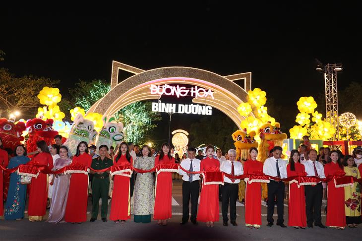 イベントニュース – ビンズオンフラワーストリートのオープニング、春の花祭り…