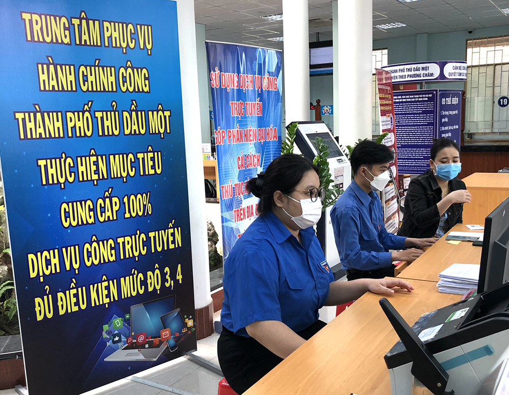 CBCC tại Trung tâm phục vụ hành chinh công Tp TDM.jpg