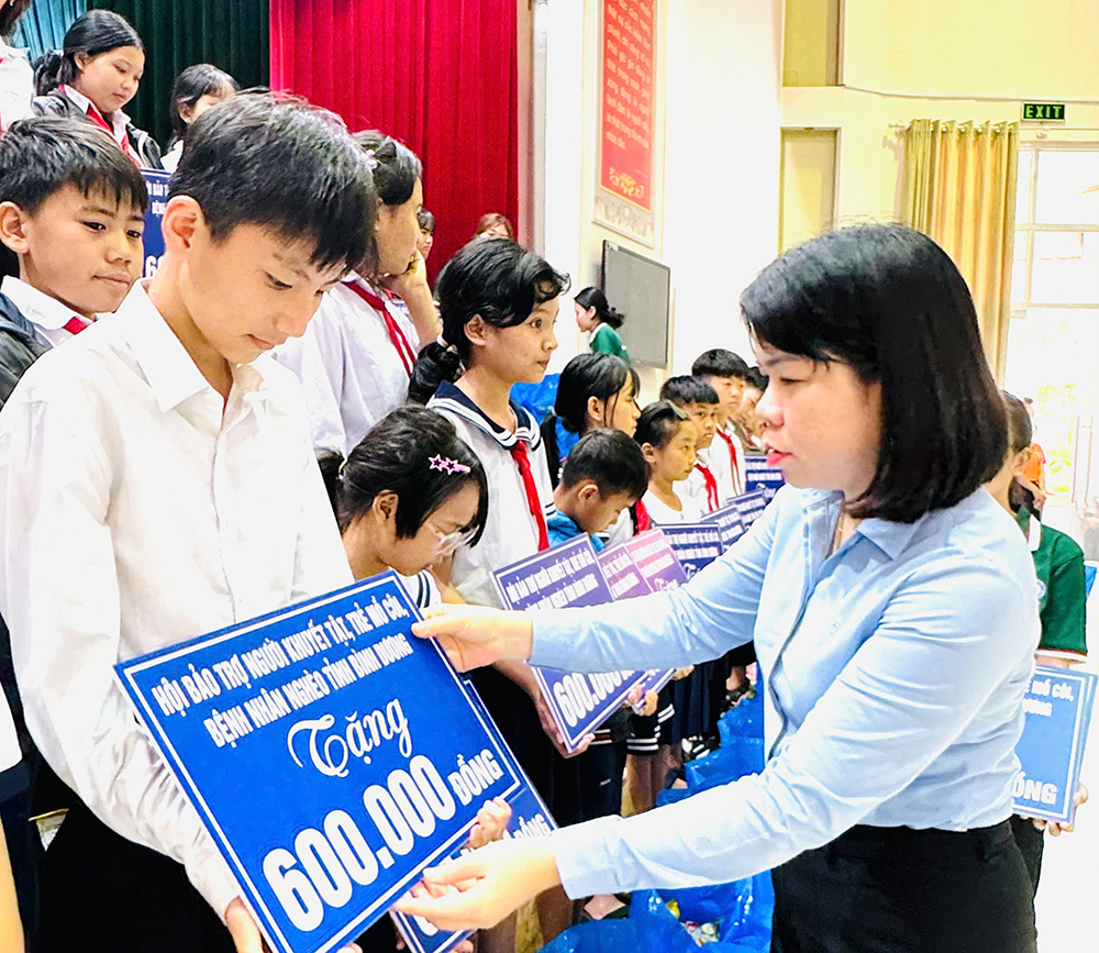 Hình 5Hội Bảo trợ người khuyết tật, trẻ mồ côi.jpg
