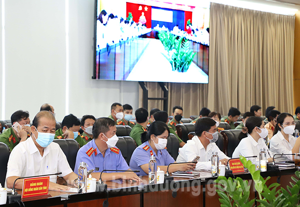 IMG_5615 đại biểu dự hội nghị tại điểm cầu của tỉnh.jpg