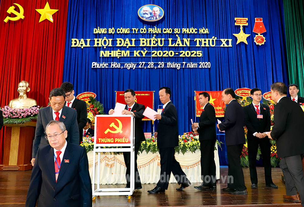 IMG_7704 bỏ phiếu bầu BCHĐB công ty cổ phần cao su phước hòa NK 2020-2025.JPG