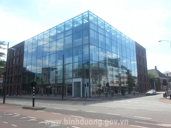 Eindhoven City hall.jpg