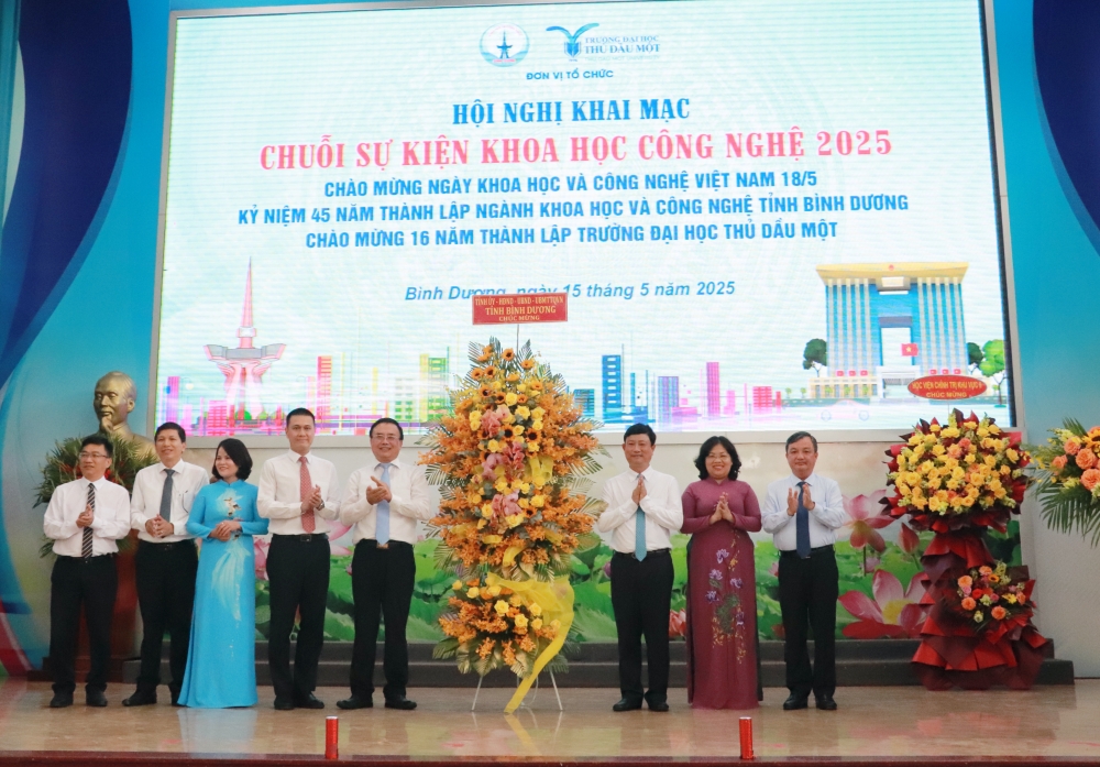 Hoi nghi chao mung ngay 18.5-3.JPG
