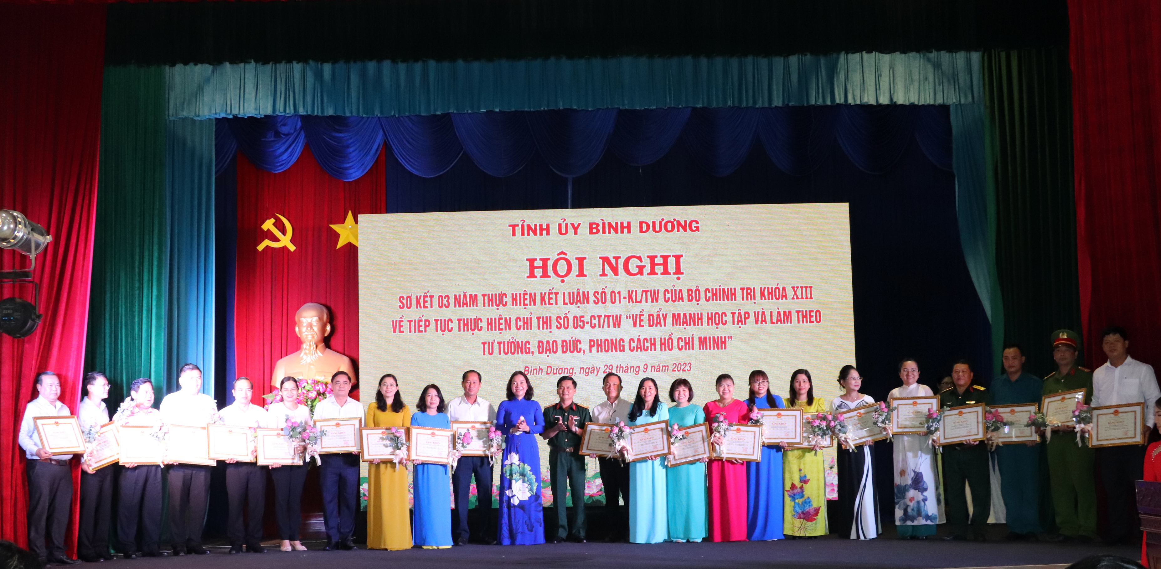 khenthuong3.jpg