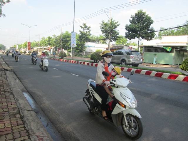 tre em doi mu bao hiem.JPG