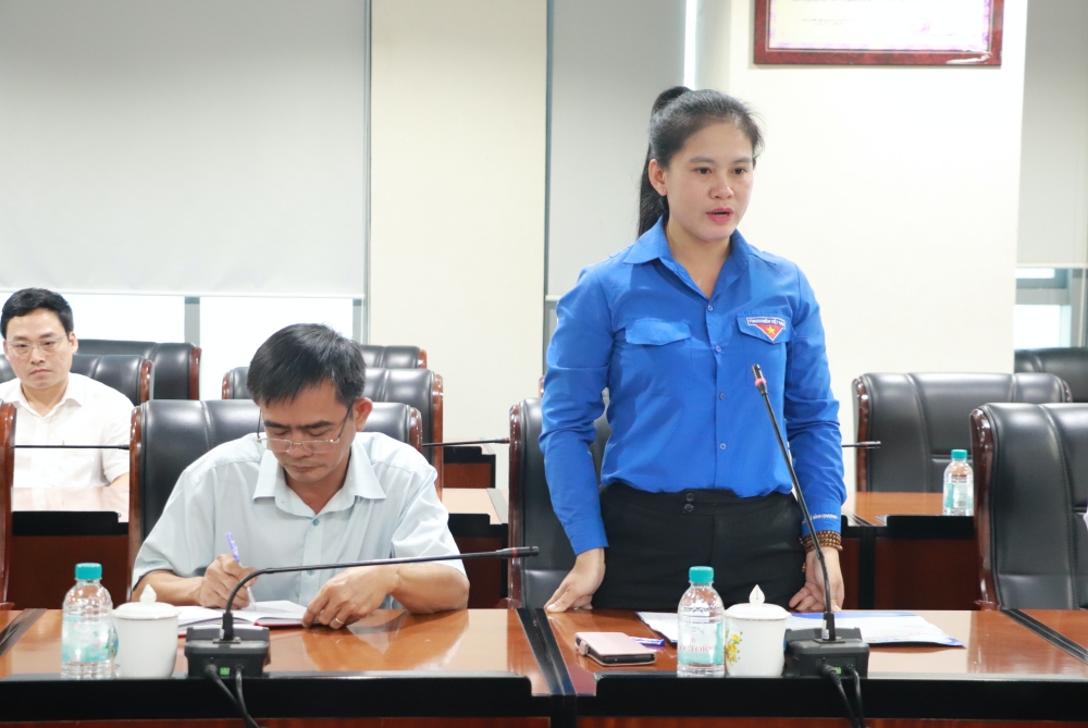 Bi thu gap go lanh dao cac xa, phuong moi-2.JPG