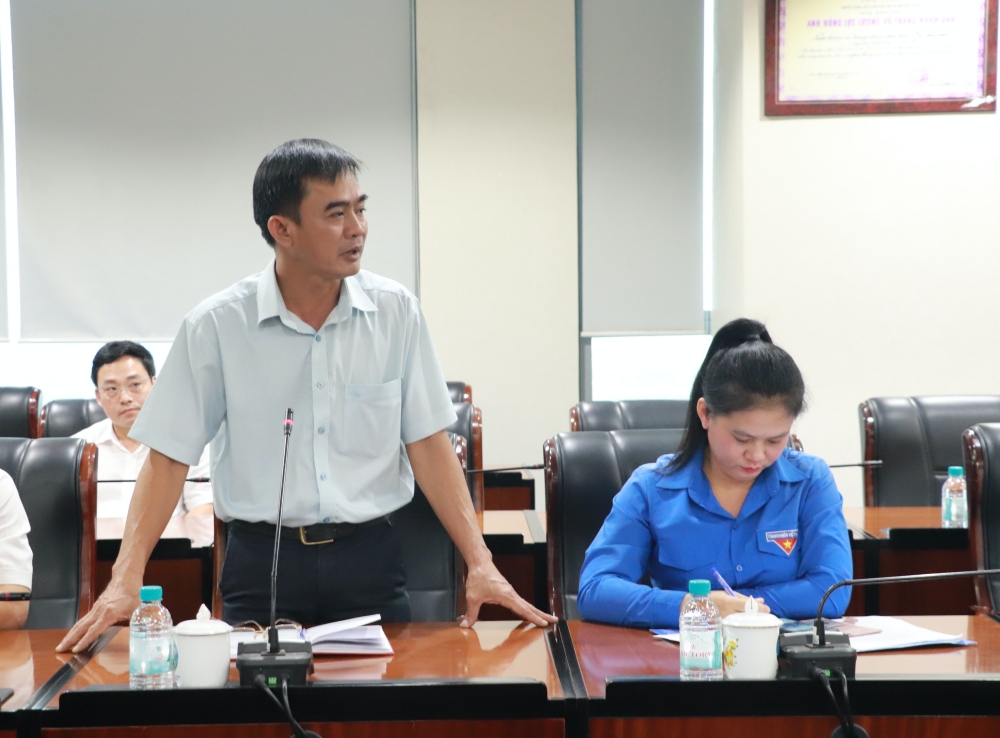 Bi thu gap go lanh dao cac xa, phuong moi-3.JPG