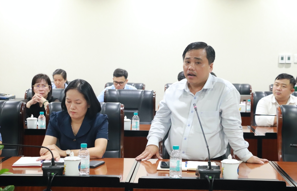 Bi thu gap go lanh dao cac xa, phuong moi-5.JPG
