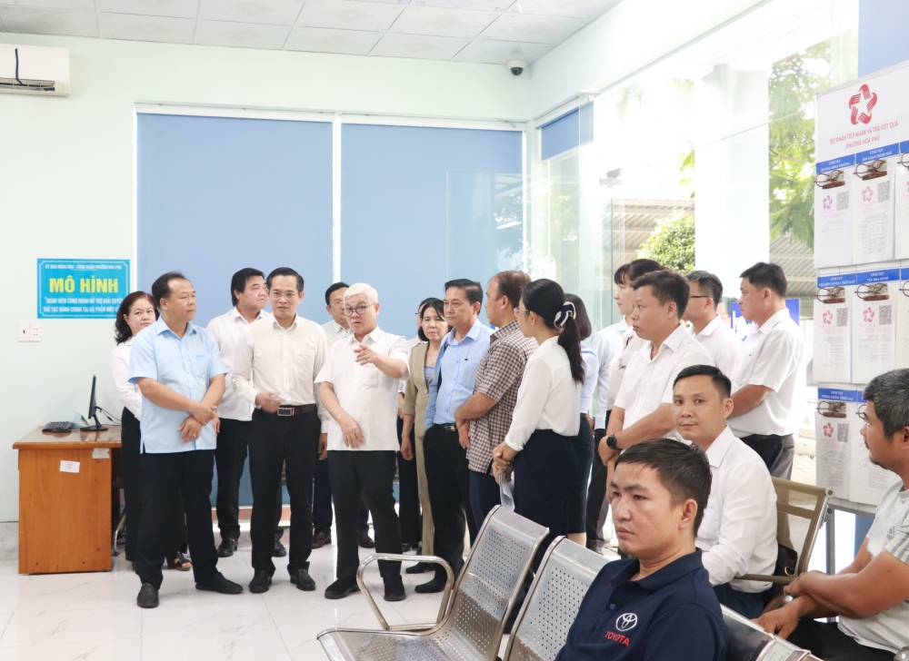 Bi thu khao sat phuong Binh Duong-7.JPG