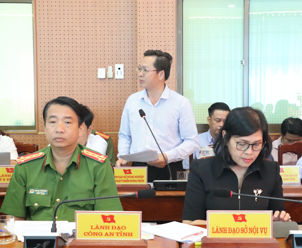 Bi thu lam viec voi Huyen uy Dau Tieng-2.JPG