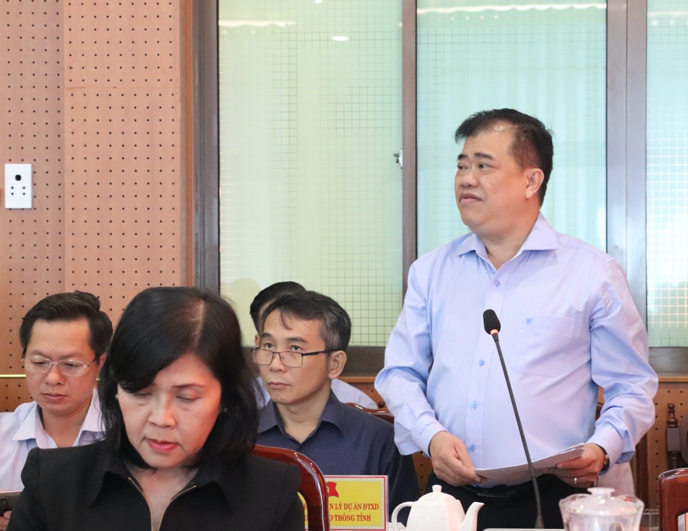 Bi thu lam viec voi Huyen uy Dau Tieng-3.JPG