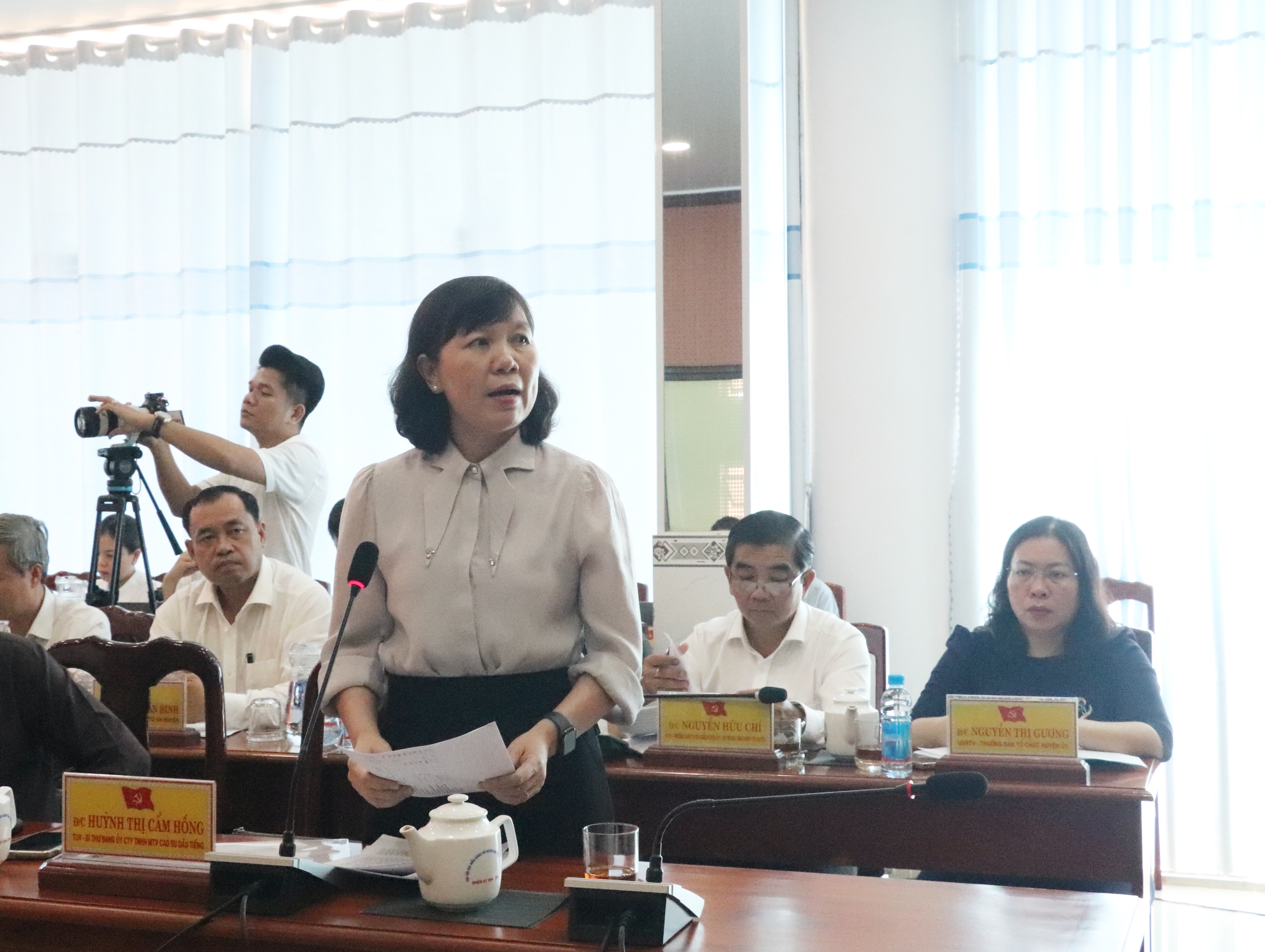 Bi thu lam viec voi Huyen uy Dau Tieng-4.JPG
