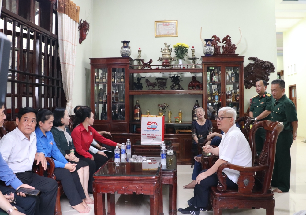 Bi thu tham gia dinh chinh sach, nguoi co cong 2025-4.JPG