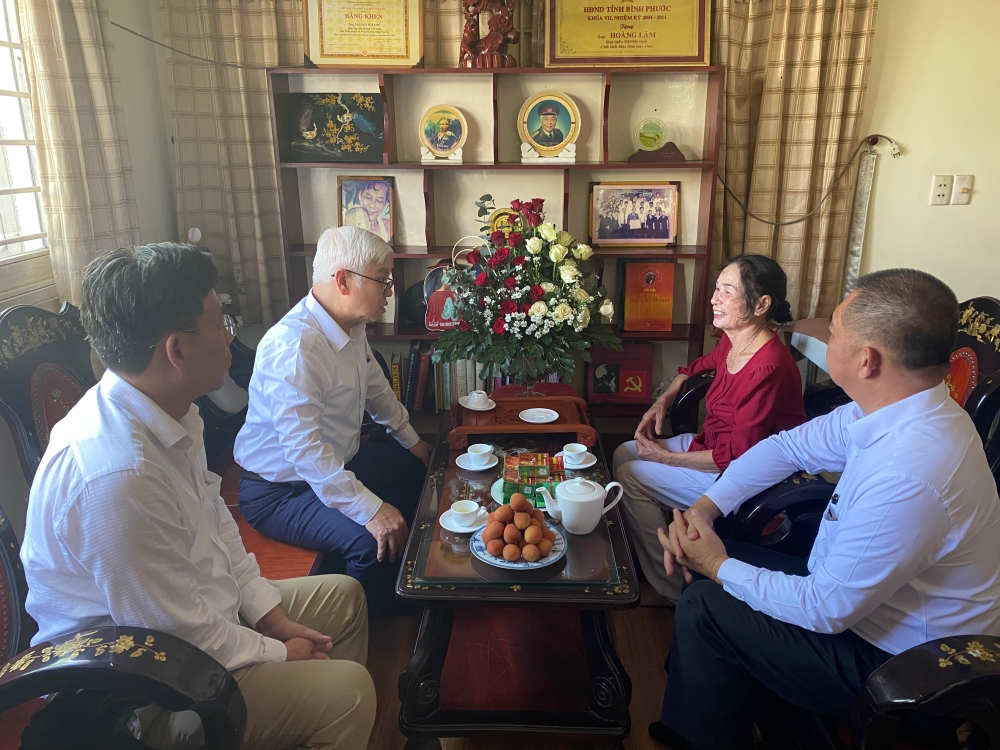 Bi thu tham gia dinh nguyen lanh dao co quan bao chi-12.jpg