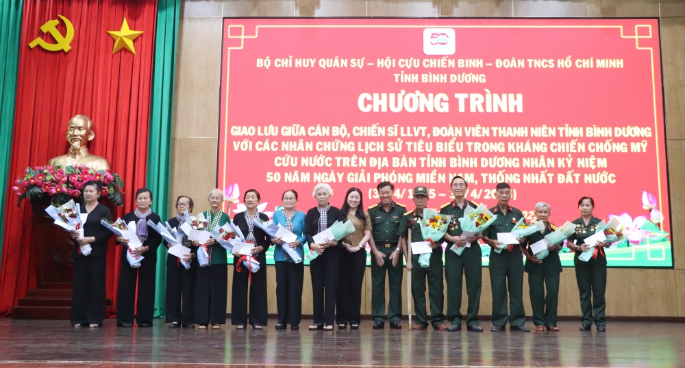Chuong trinh giao luu nhan chung lich su chong My cuu nuoc-7.JPG