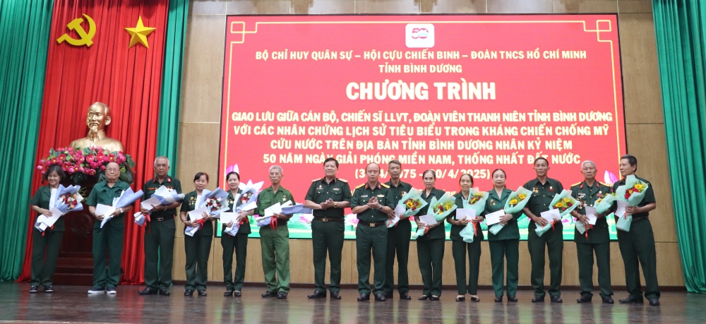 Chuong trinh giao luu nhan chung lich su chong My cuu nuoc-8.JPG