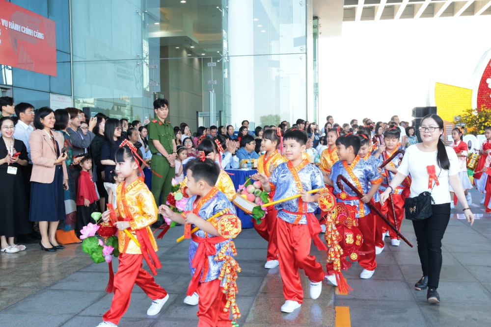 Cong dong nguoi hoa TP.TDM chuc Tet 2025-16.JPG