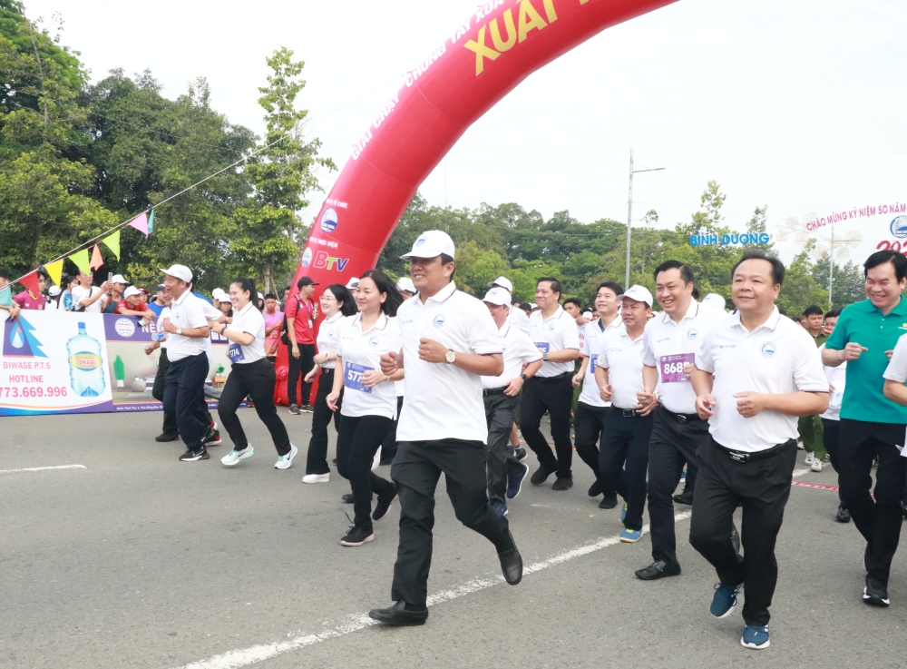 Giai chay Chung tay xoa nha tam, nha dot nat-11.JPG