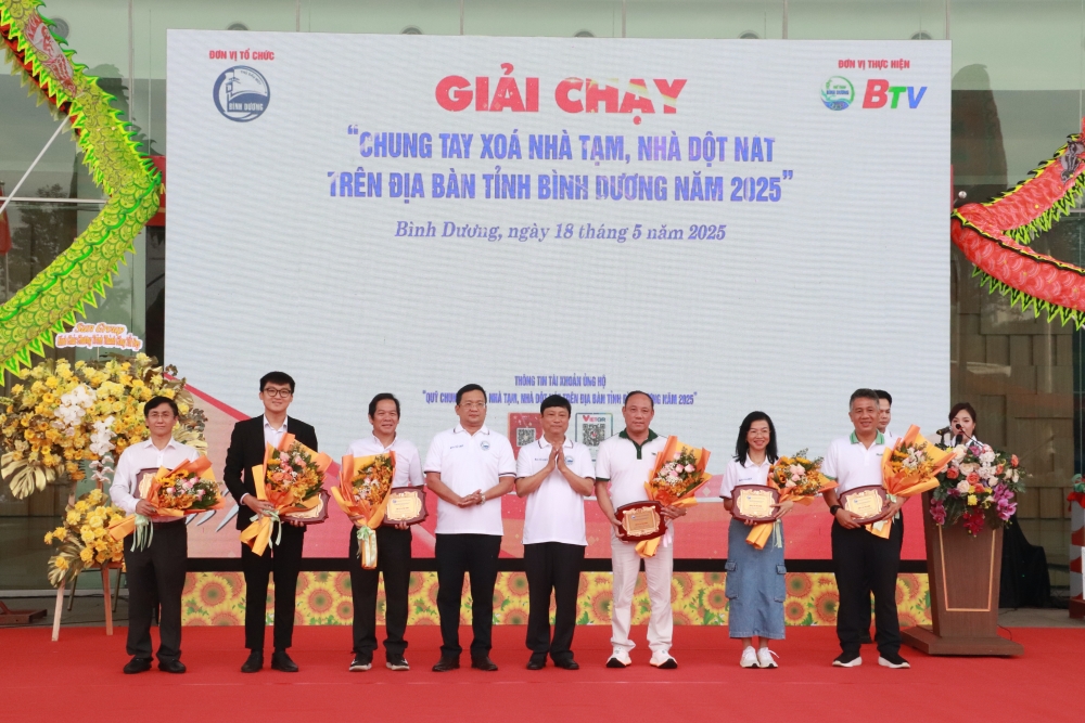 Giai chay Chung tay xoa nha tam, nha dot nat-7.JPG