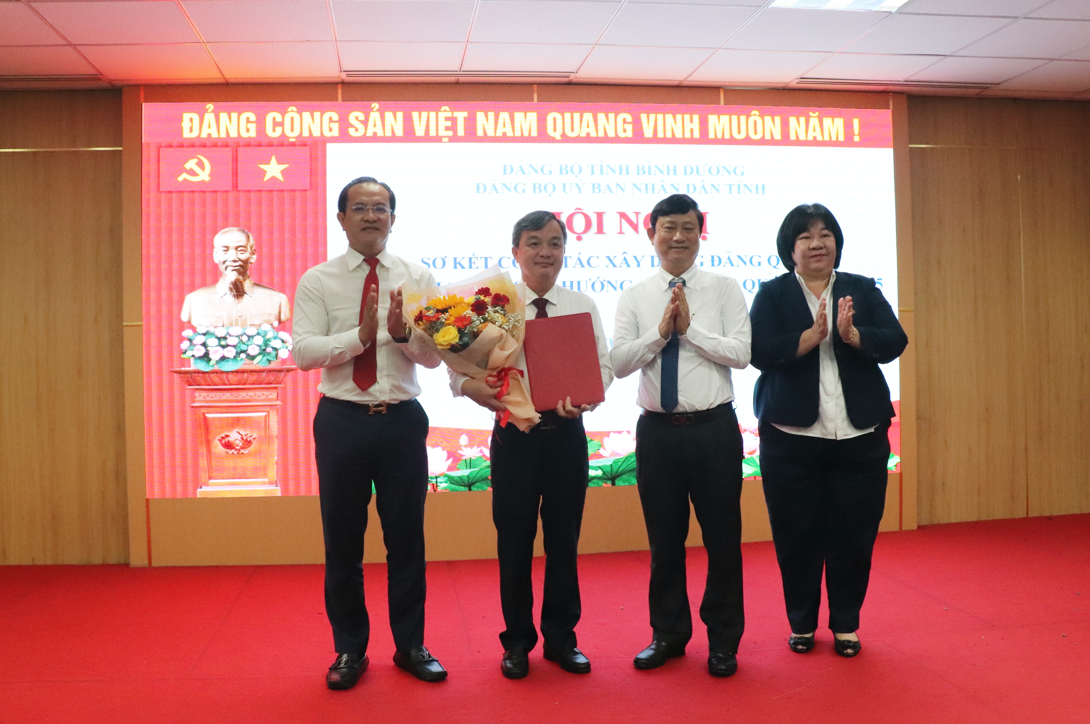 Hoi nghi Ban Chap hanh Dang bo UBND tinh-11.JPG