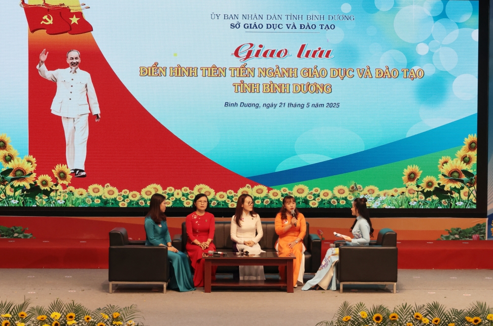 Hoi nghi dien hinh tien tien nganh GDDT-11.JPG