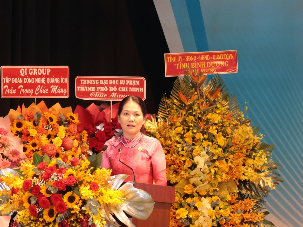 Hoi nghi dien hinh tien tien nganh GDDT-12.JPG