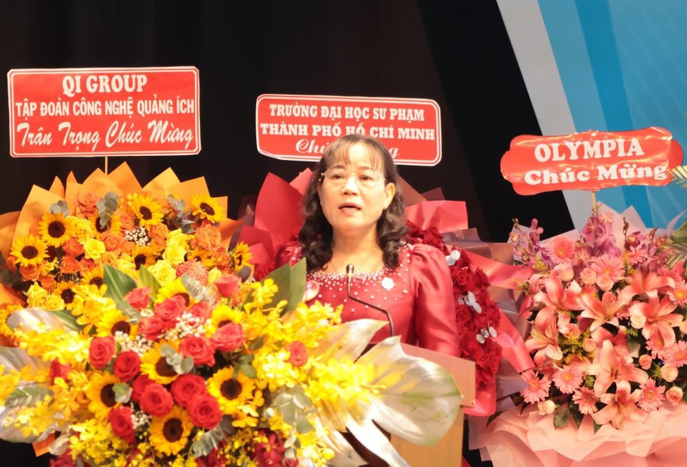 Hoi nghi dien hinh tien tien nganh GDDT-5.JPG