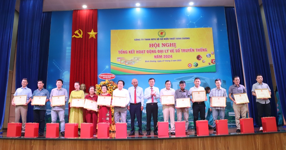 Hoi nghi tong ket dai ly ve so truyen thong 2024-6.JPG