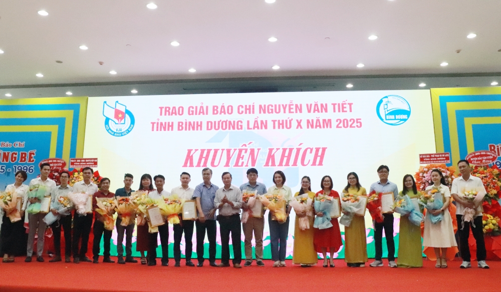 Hop mat ky niem bao chi-12.JPG