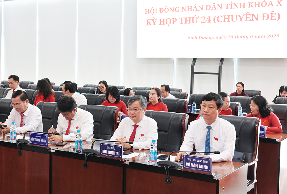 KHCD245G9A1017.jpg