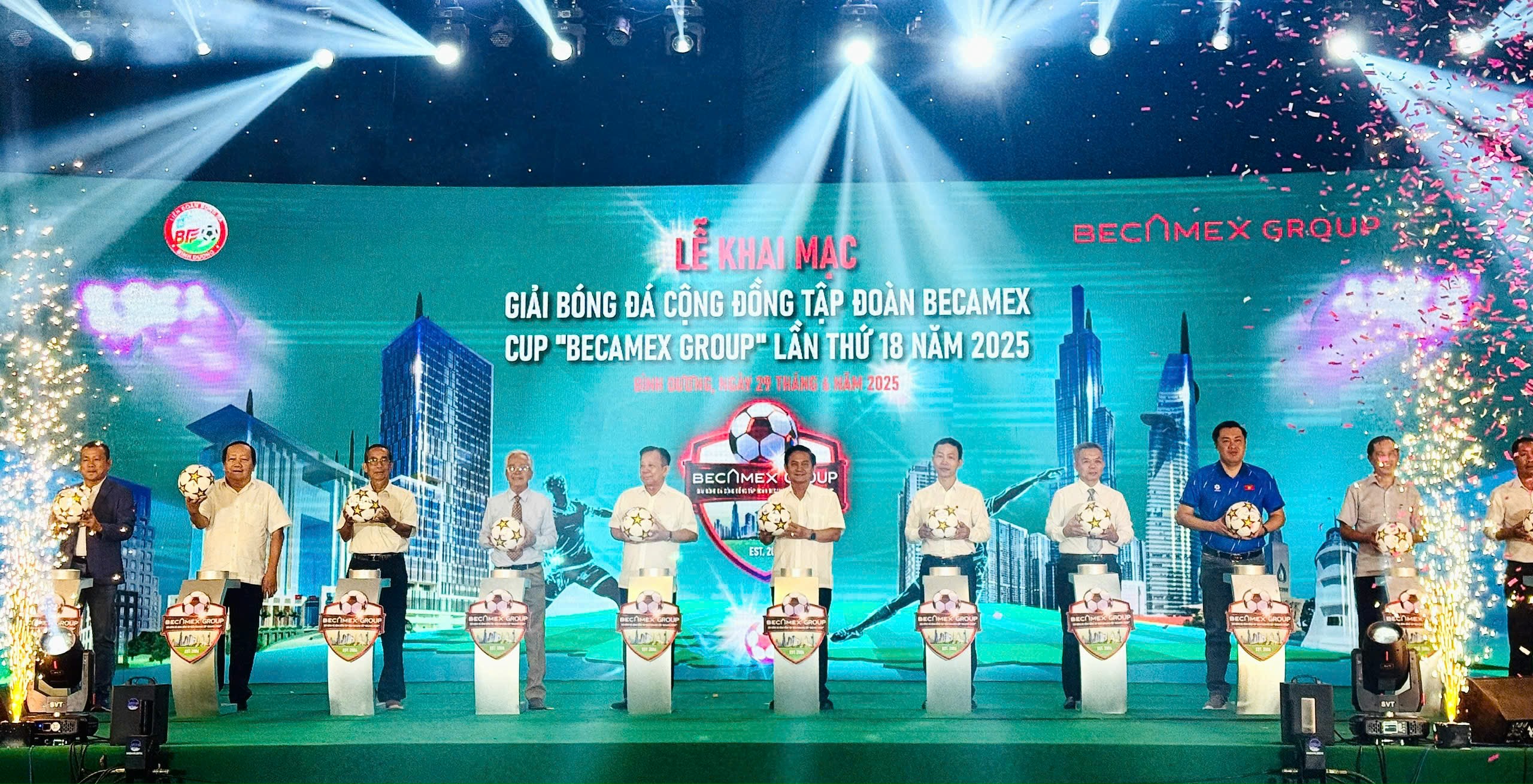 Le khai mac Giai Bong da Becamex Group-4.jpg