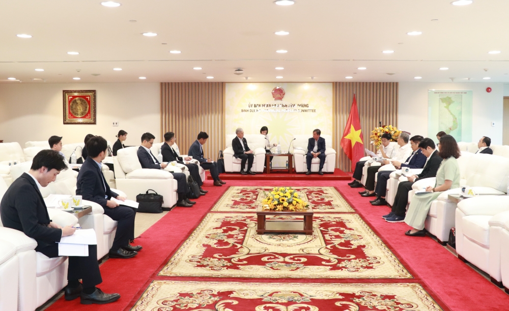 Pho Chu tich UBND tinh Bui Minh Tri tiep Tap toan Tokyu-1.JPG