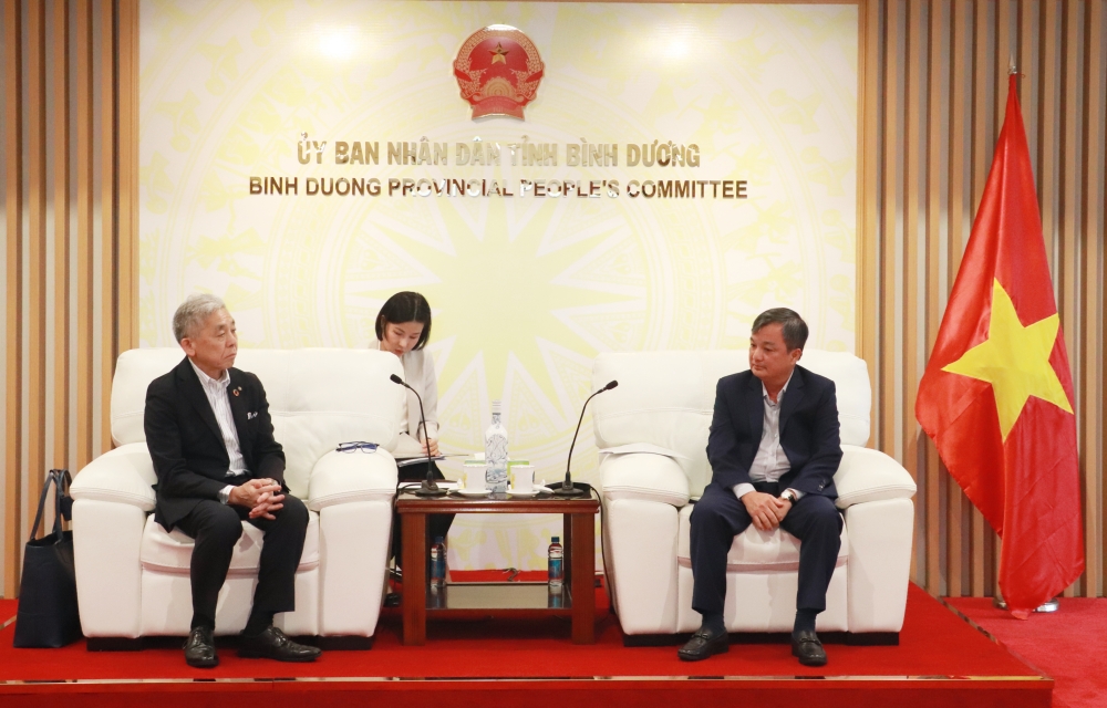 Pho Chu tich UBND tinh Bui Minh Tri tiep Tap toan Tokyu-2.JPG