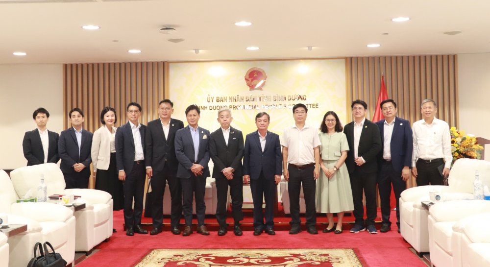 Pho Chu tich UBND tinh Bui Minh Tri tiep Tap toan Tokyu-4.JPG