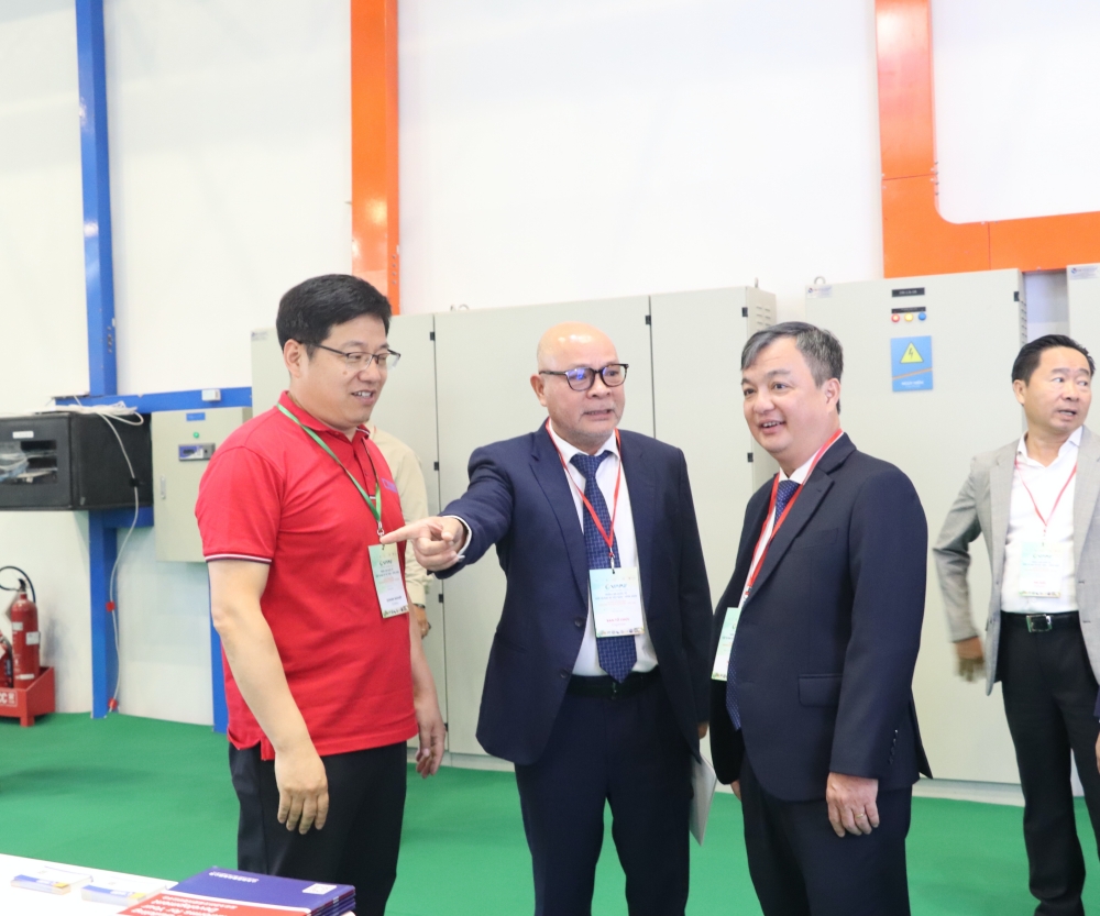 Trien lam VPPE 2025-12.JPG