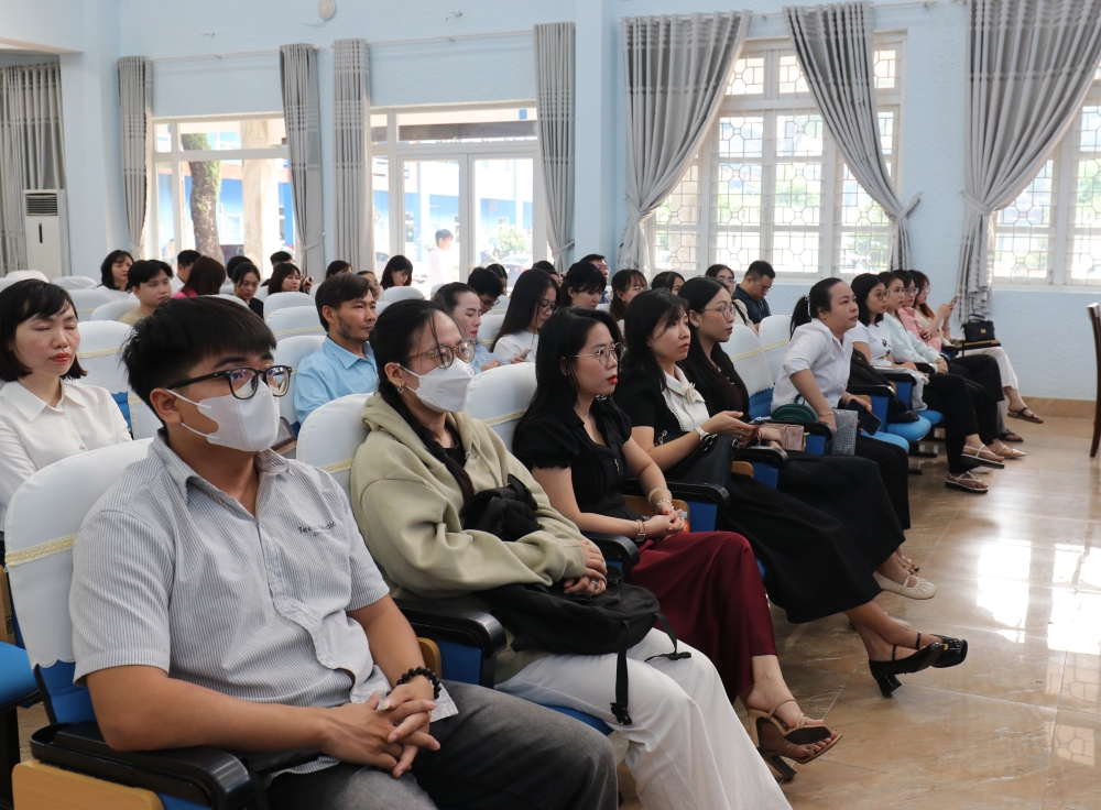 Truong DH TDM khai giang khoa dao tao thac 24.2-1.jpg