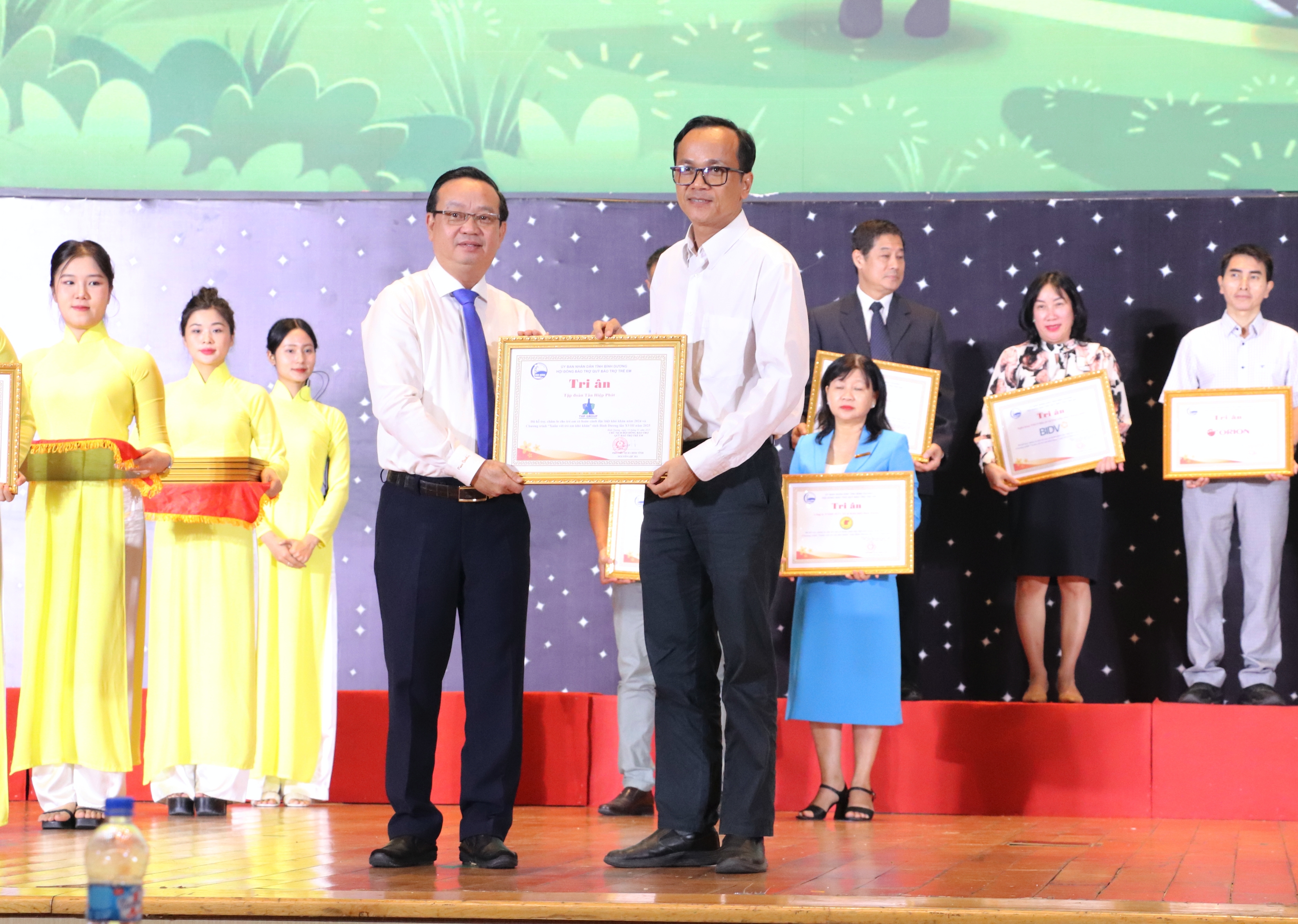 Xuan voi tre em kho khan 2025-6.jpg