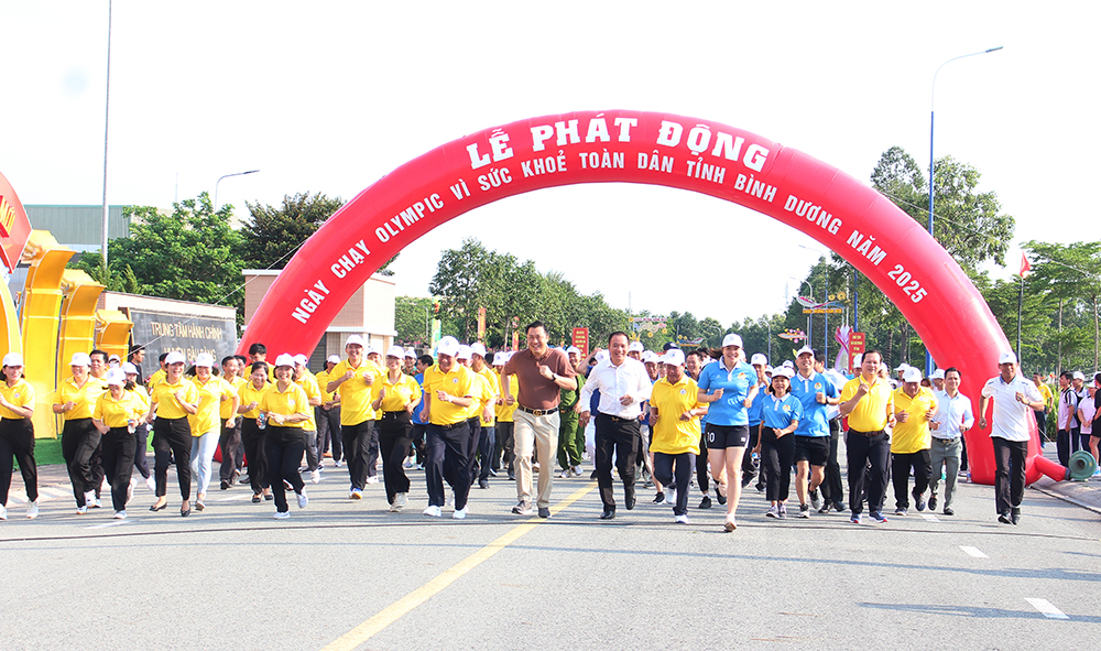 khối đông cán bộ, CCVC, lực lượng vũ trang, học sinh.jpg