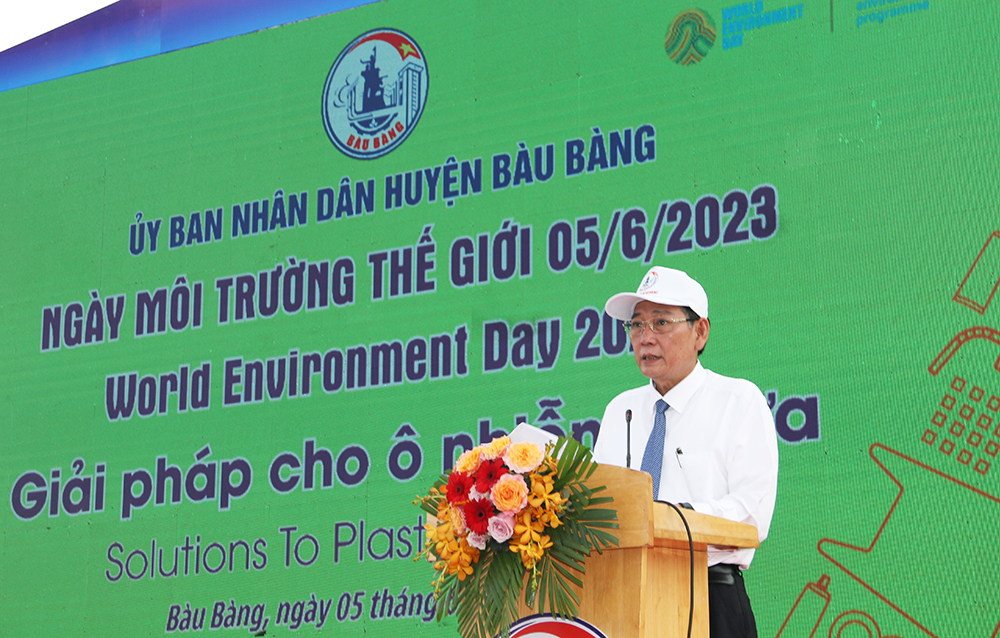 ông Mai Hùng Dũng - Phó Chủ tịch Thường trực Ủy ban Nhân dân tỉnh phát biểu tại ngày hội. Hoàng Tú.JPG