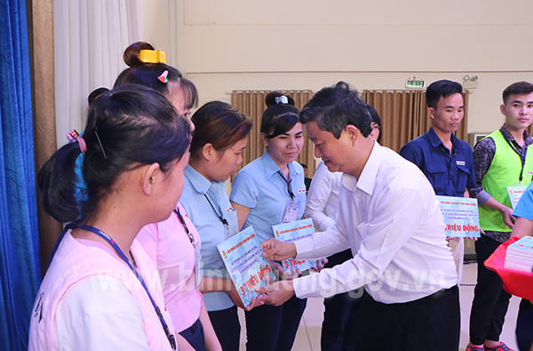 LĐLĐ tỉnh trao quallmt.jpg
