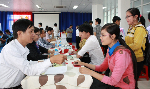 giao dịch viec lam.jpg