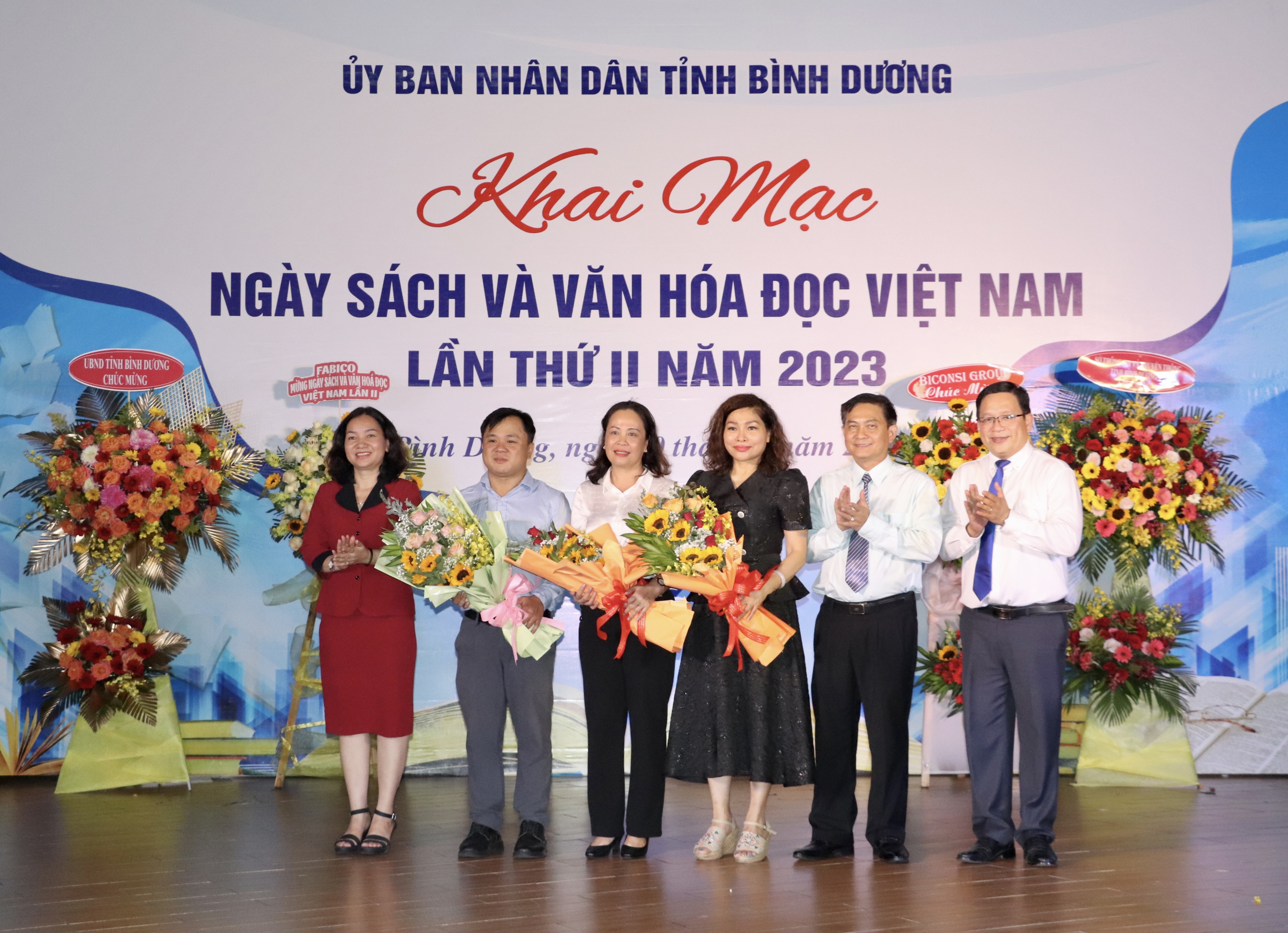 ngaysach 1.jpg