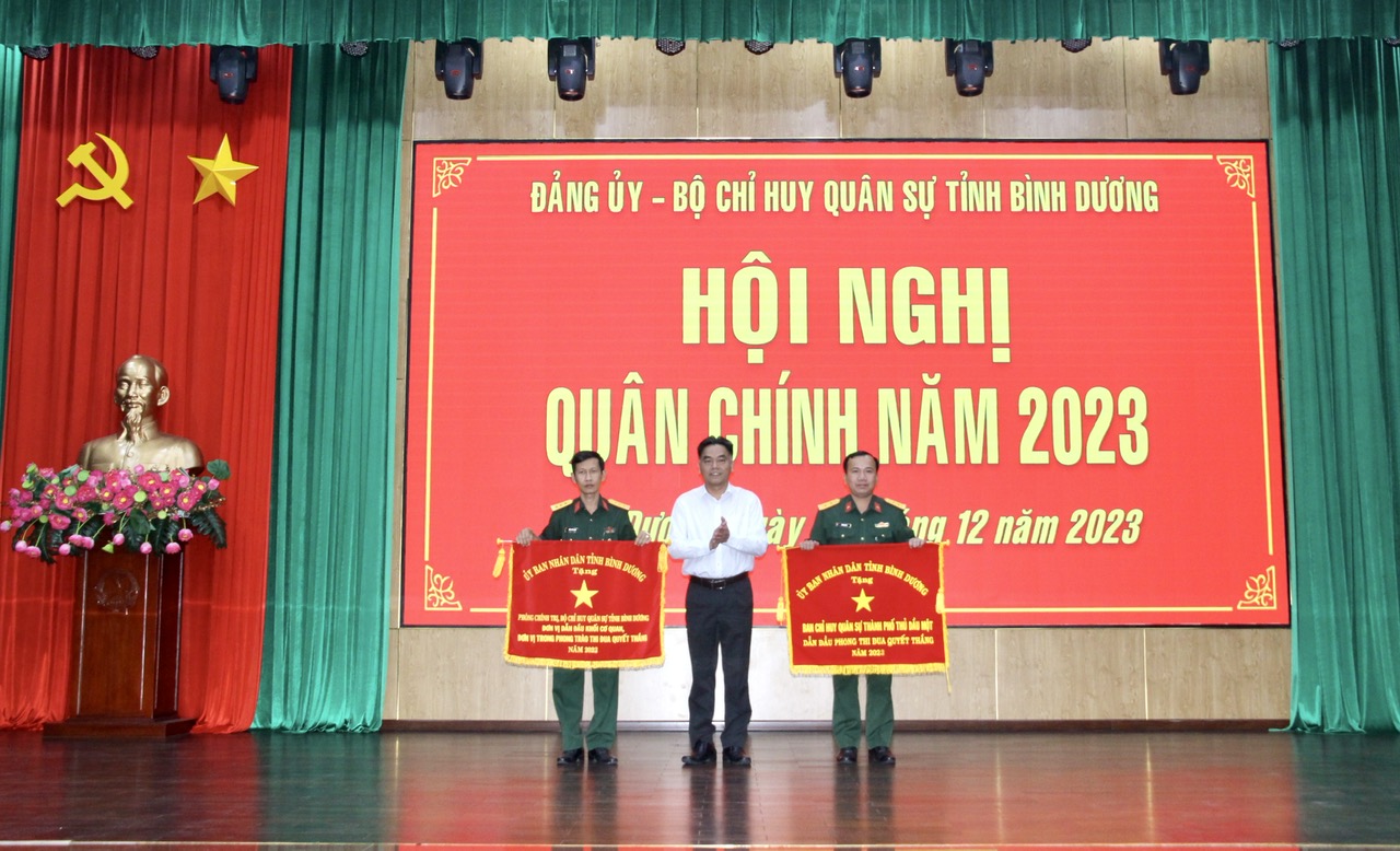 quanchinh 2.jpg