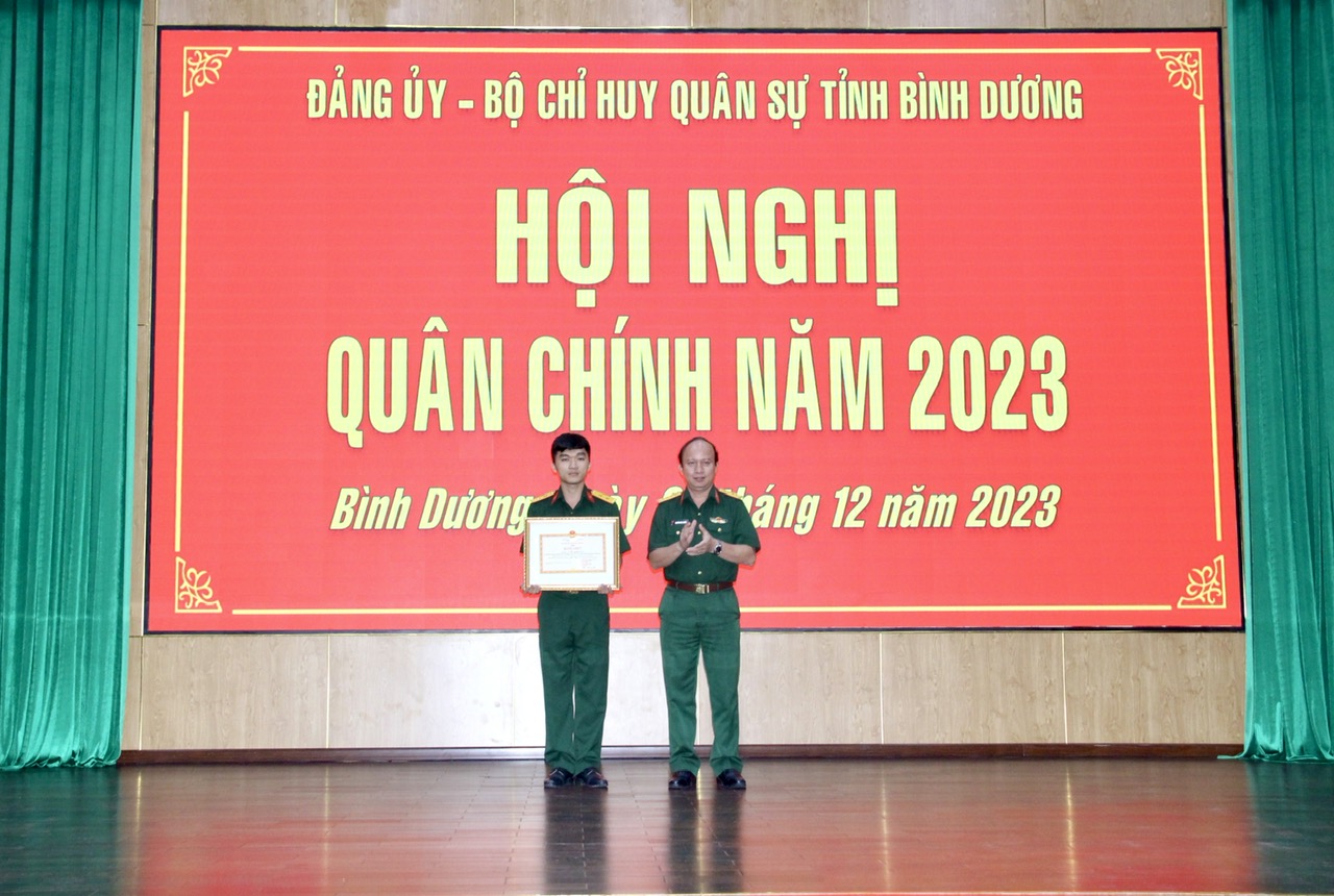 quanchinh 4.jpg