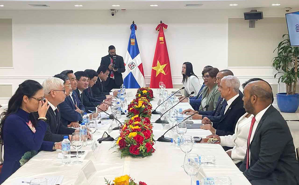 Đoàn đại biểu Uỷ ban Đối ngoại của Quốc hội Việt Nam làm việc.jpg