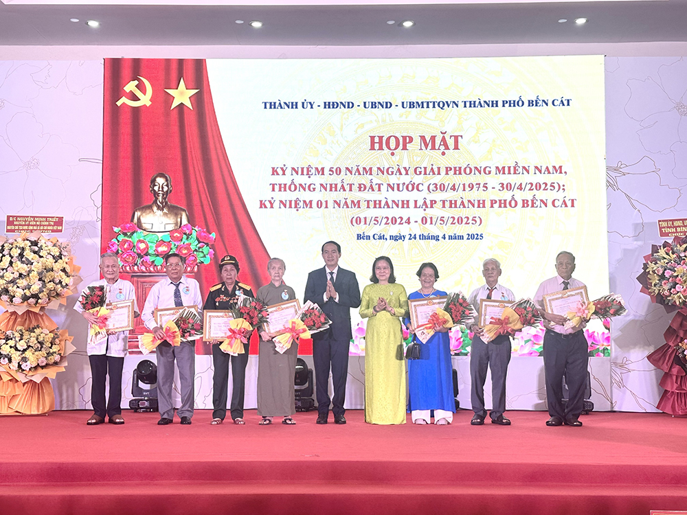 Hopmat50-HuyhieuDang.jpg