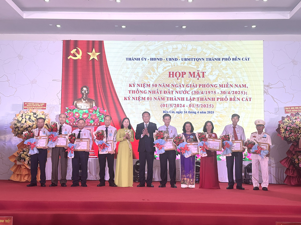 Hopmat50-HuyhieuDang2.jpg