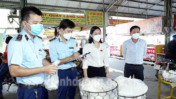 Ban kinh te ngan sach HDND tinh Binh Duong lam viec tai Tan Uyen (4) (1).jpg